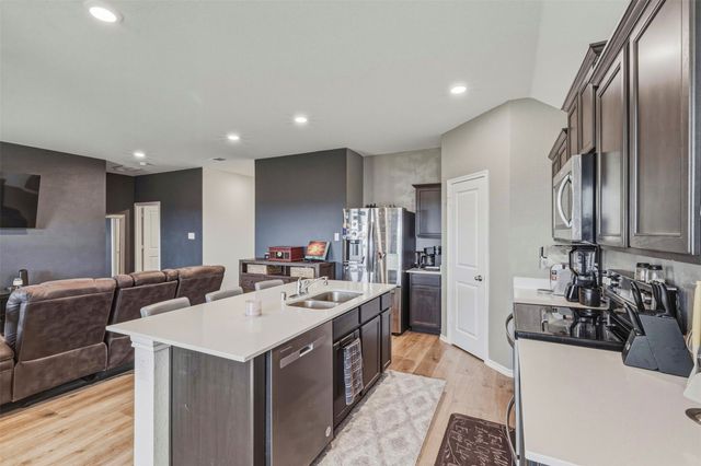 1210 Grand View Drive, Ennis, TX 75119