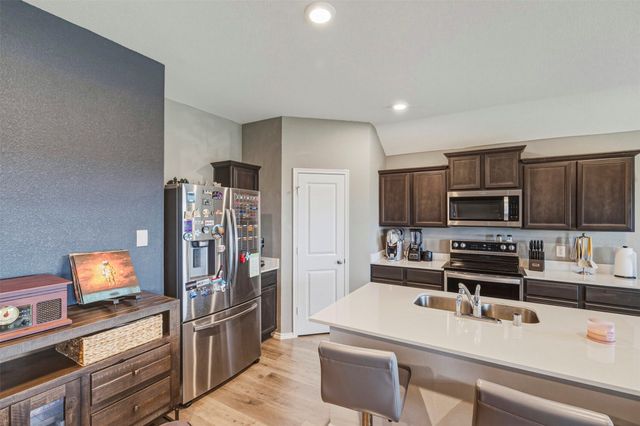 1210 Grand View Drive, Ennis, TX 75119