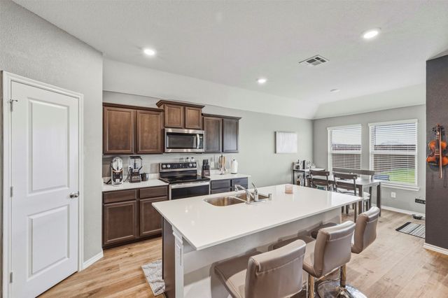 1210 Grand View Drive, Ennis, TX 75119
