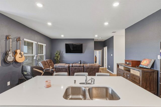 1210 Grand View Drive, Ennis, TX 75119