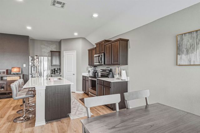 1210 Grand View Drive, Ennis, TX 75119