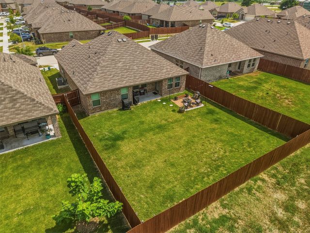 1210 Grand View Drive, Ennis, TX 75119