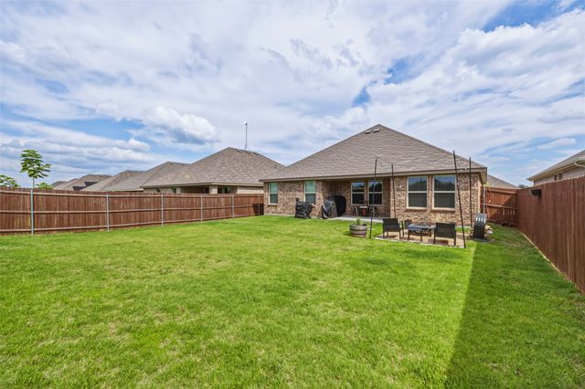 1210 Grand View Drive, Ennis, TX 75119