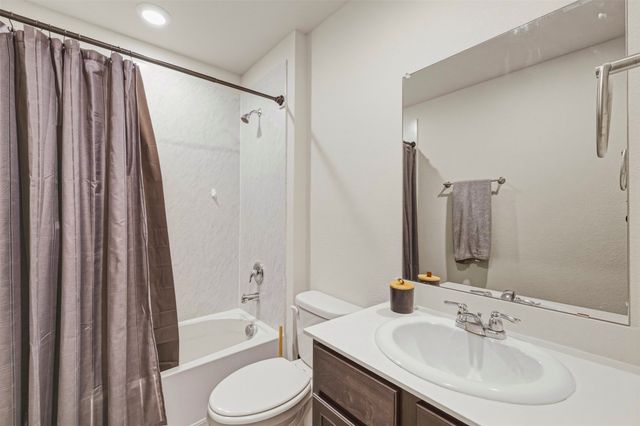 1210 Grand View Drive, Ennis, TX 75119