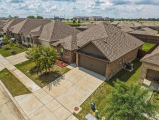 1210 Grand View Drive, Ennis, TX 75119
