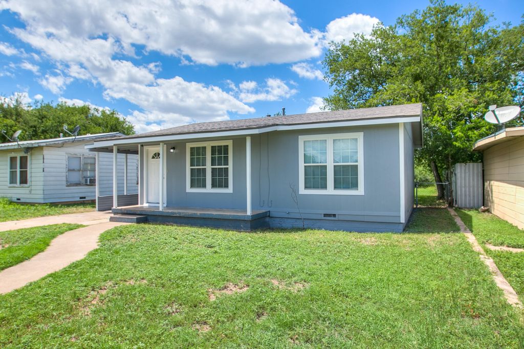 Image 2 of property listing at 2210 Junius Street, San Angelo, TX 76901