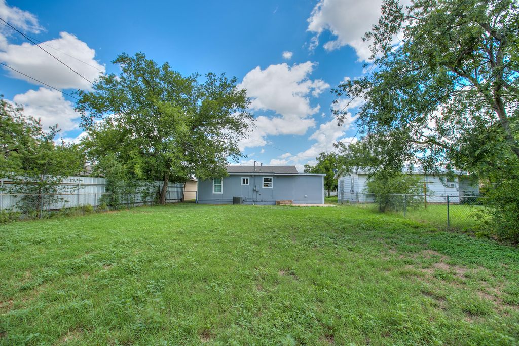 Image 21 of property listing at 2210 Junius Street, San Angelo, TX 76901