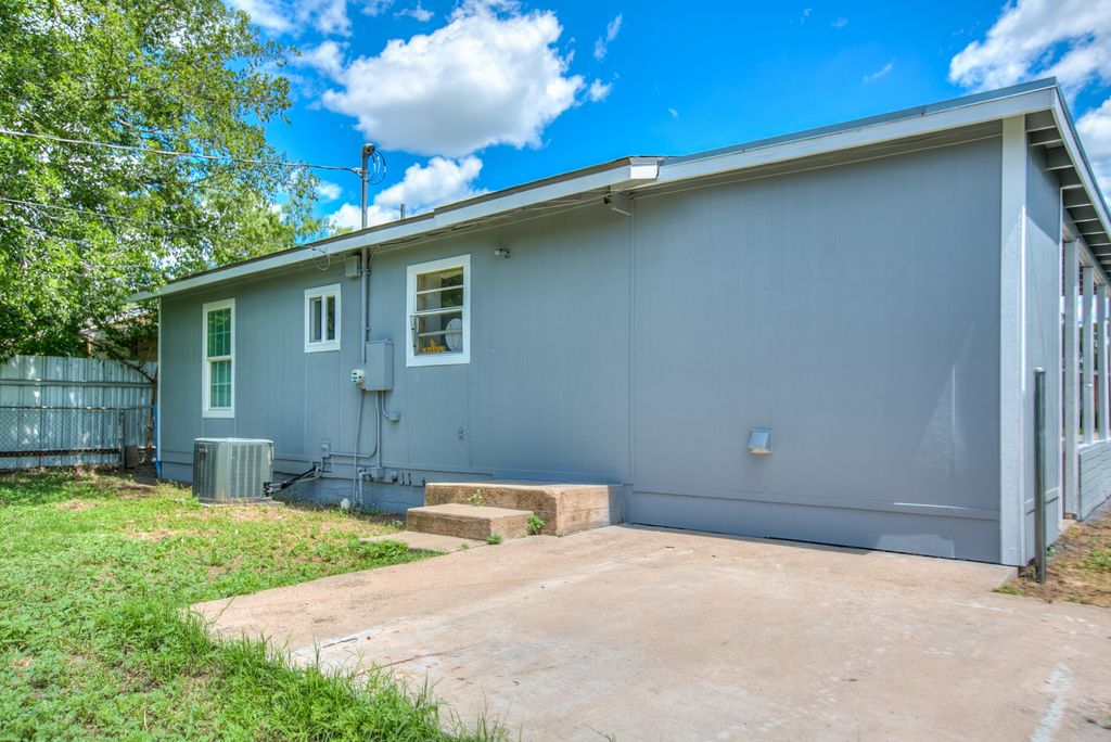Image 22 of property listing at 2210 Junius Street, San Angelo, TX 76901