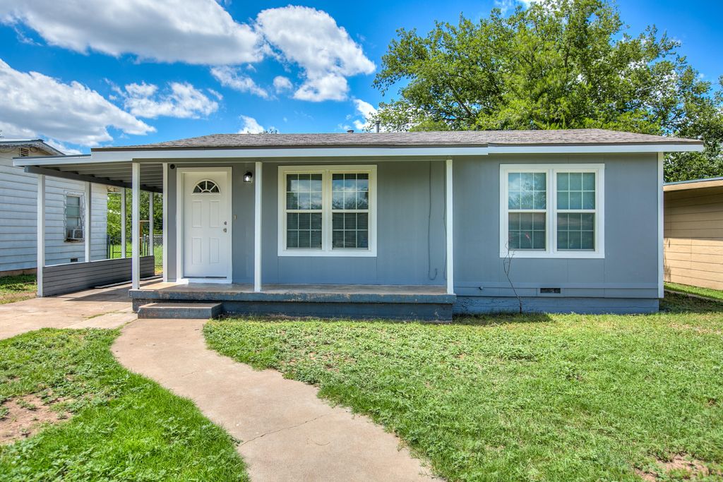 Image 3 of property listing at 2210 Junius Street, San Angelo, TX 76901