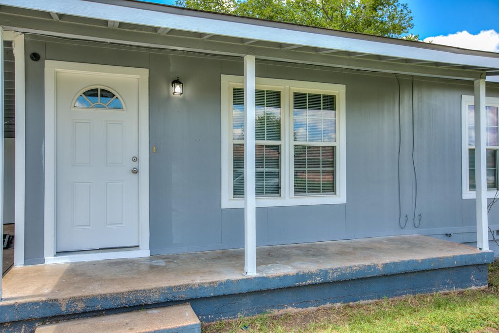 Image 5 of property listing at 2210 Junius Street, San Angelo, TX 76901
