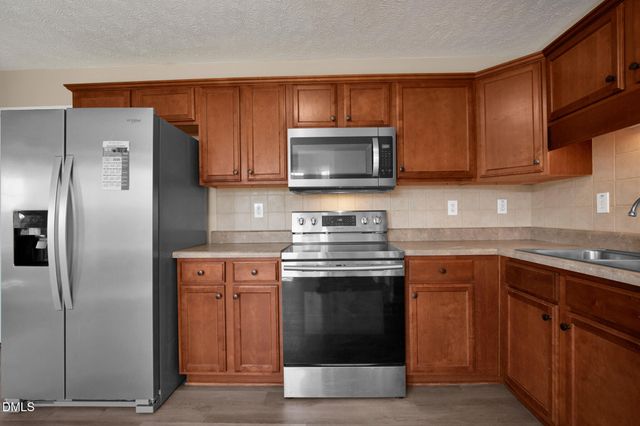 1961 Yellowbrick Road, Fayetteville, NC 28314