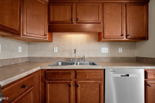 1961 Yellowbrick Road, Fayetteville, NC 28314