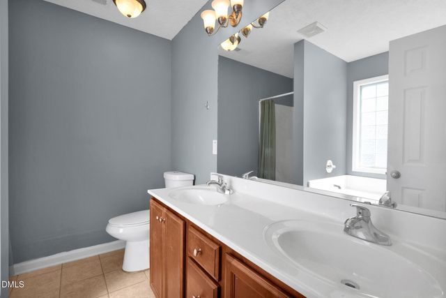 1961 Yellowbrick Road, Fayetteville, NC 28314