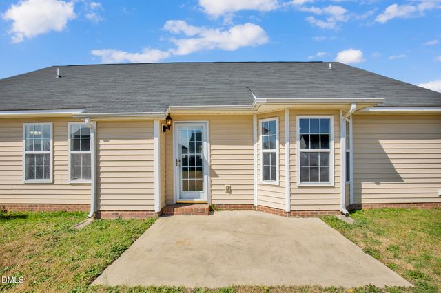 1961 Yellowbrick Road, Fayetteville, NC 28314