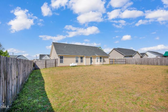 1961 Yellowbrick Road, Fayetteville, NC 28314