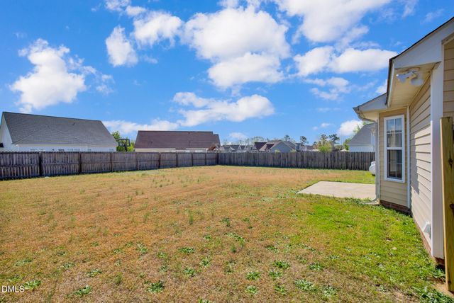 1961 Yellowbrick Road, Fayetteville, NC 28314