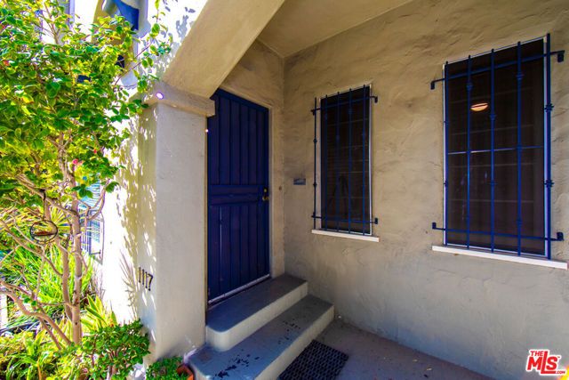 1117 Longwood Place, Los Angeles, CA 90019