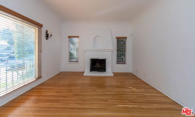 1117 Longwood Place, Los Angeles, CA 90019