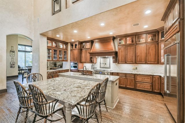 111 Oak Estates Drive, Conroe, TX 77384