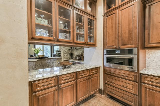 111 Oak Estates Drive, Conroe, TX 77384