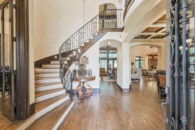 111 Oak Estates Drive, Conroe, TX 77384