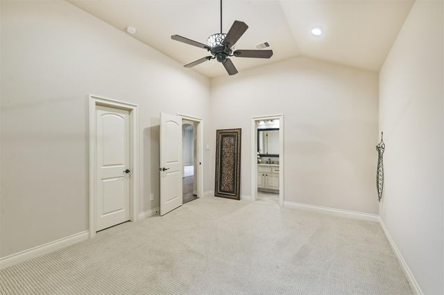111 Oak Estates Drive, Conroe, TX 77384