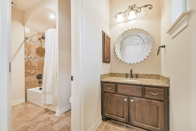 111 Oak Estates Drive, Conroe, TX 77384