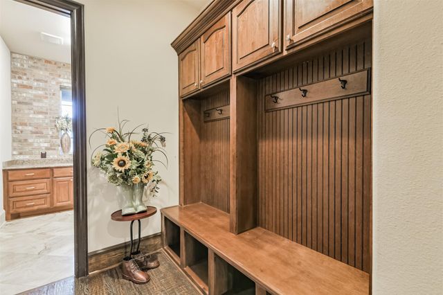 111 Oak Estates Drive, Conroe, TX 77384