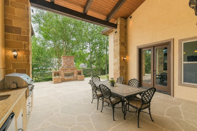 111 Oak Estates Drive, Conroe, TX 77384