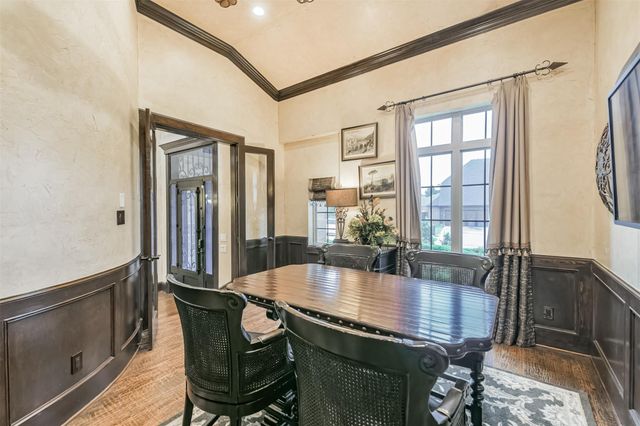 111 Oak Estates Drive, Conroe, TX 77384