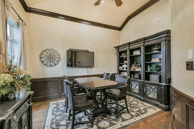 111 Oak Estates Drive, Conroe, TX 77384