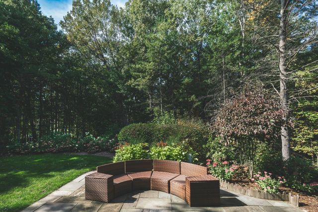 6 Partridgeberry Pl, Ipswich, MA 01938