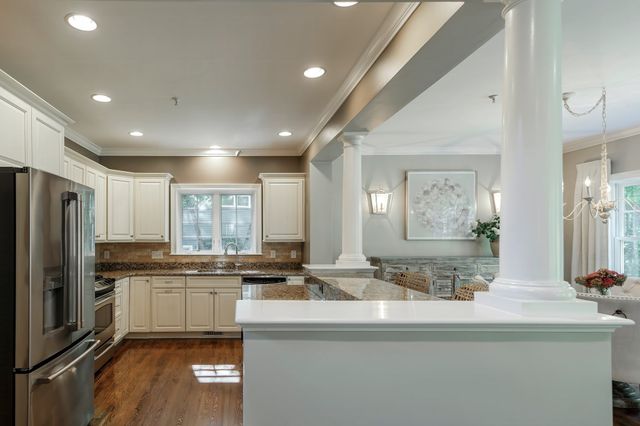 6 Partridgeberry Pl, Ipswich, MA 01938