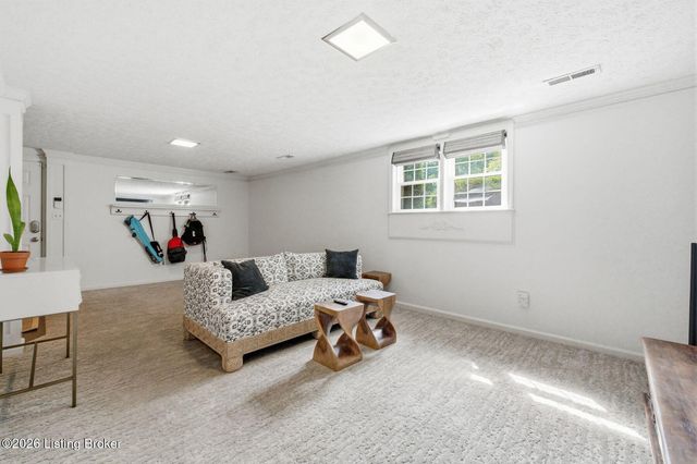 3410 Broeck Pointe Cir, Louisville, KY 40241
