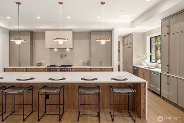 2009 102nd Place SE, Bellevue, WA 98004