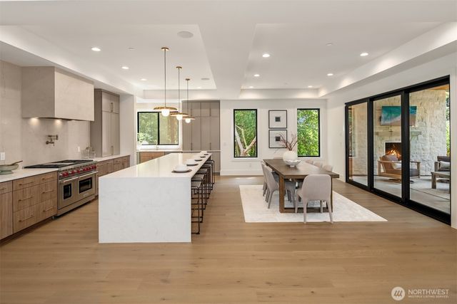 2009 102nd Place SE, Bellevue, WA 98004