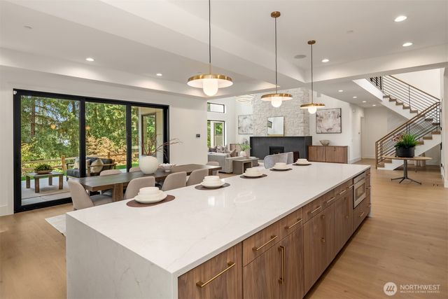 2009 102nd Place SE, Bellevue, WA 98004