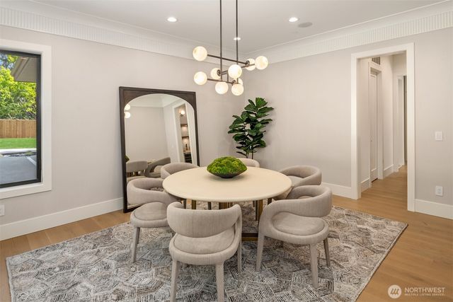 2009 102nd Place SE, Bellevue, WA 98004