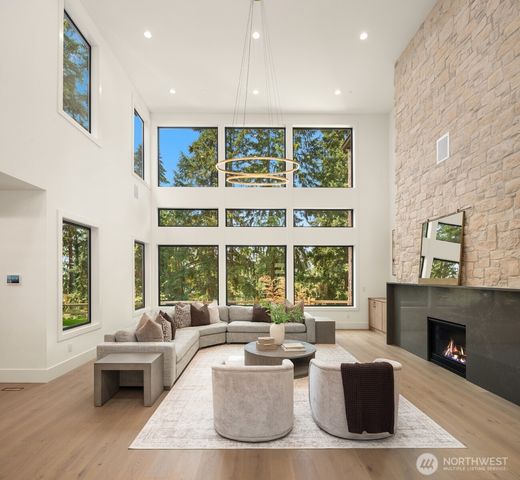 2009 102nd Place SE, Bellevue, WA 98004