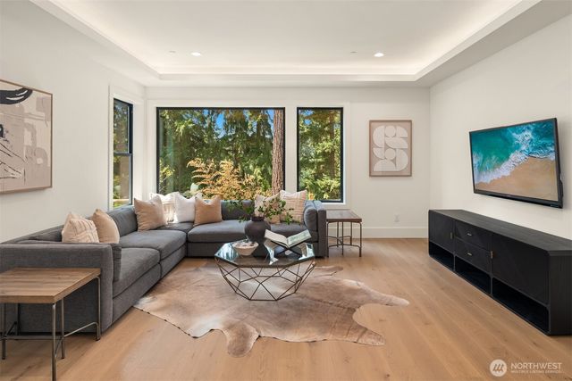 2009 102nd Place SE, Bellevue, WA 98004