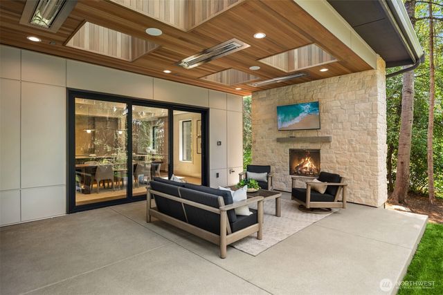 2009 102nd Place SE, Bellevue, WA 98004