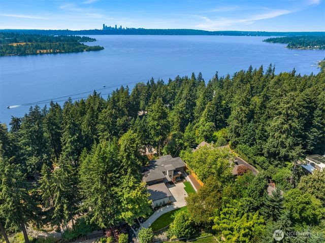 2009 102nd Place SE, Bellevue, WA 98004