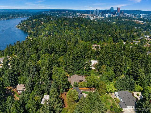 2009 102nd Place SE, Bellevue, WA 98004