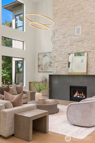 2009 102nd Place SE, Bellevue, WA 98004