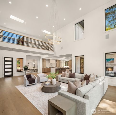 2009 102nd Place SE, Bellevue, WA 98004