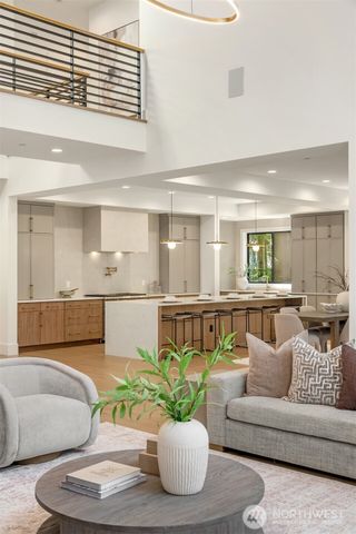 2009 102nd Place SE, Bellevue, WA 98004