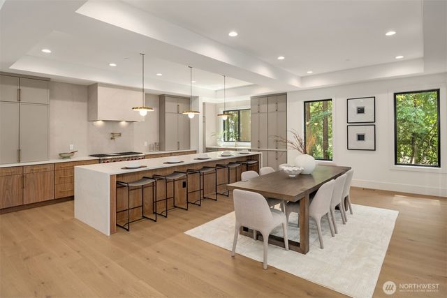 2009 102nd Place SE, Bellevue, WA 98004