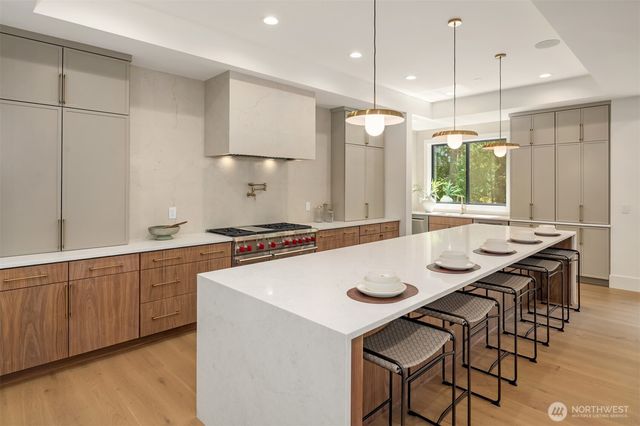 2009 102nd Place SE, Bellevue, WA 98004
