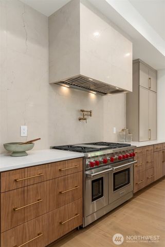 2009 102nd Place SE, Bellevue, WA 98004