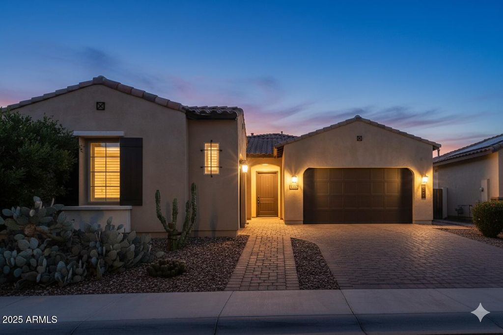 Image 1 of property listing at 3847 E SHANNON Street, Gilbert, AZ 85295